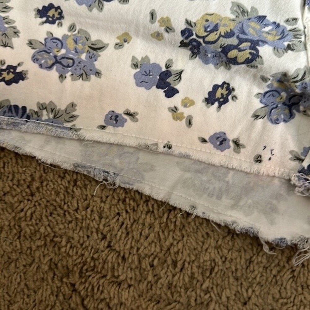 ⚡️ Adam Levine Blue Floral Shorts Size 7/8 - Picture 4 of 6